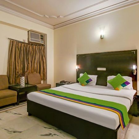 Capital O 12075 Hotel Regalia Retreat New Delhi Extérieur photo