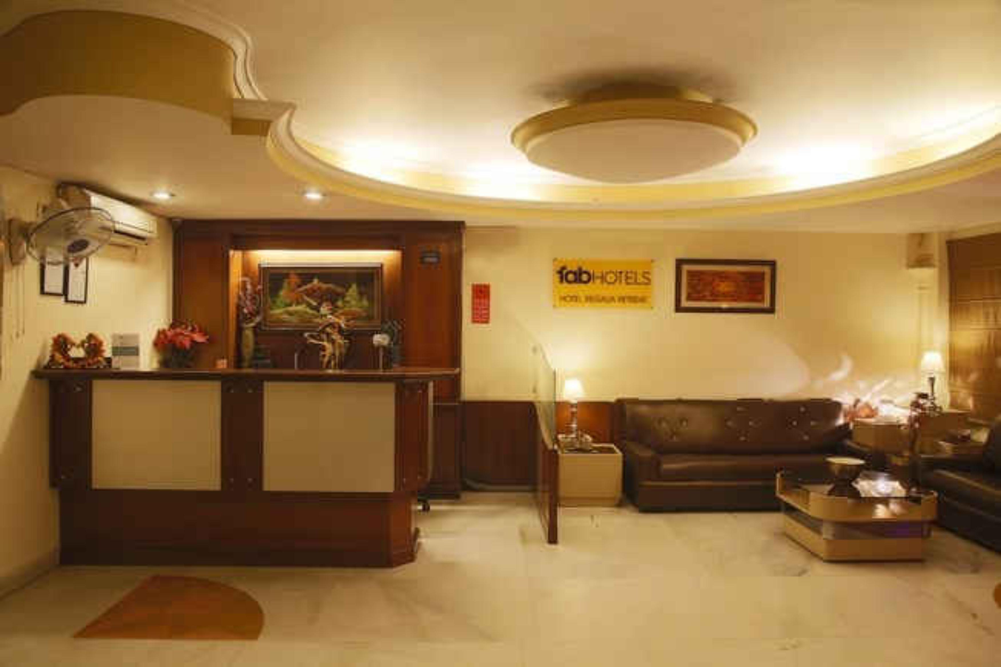 Capital O 12075 Hotel Regalia Retreat New Delhi Extérieur photo