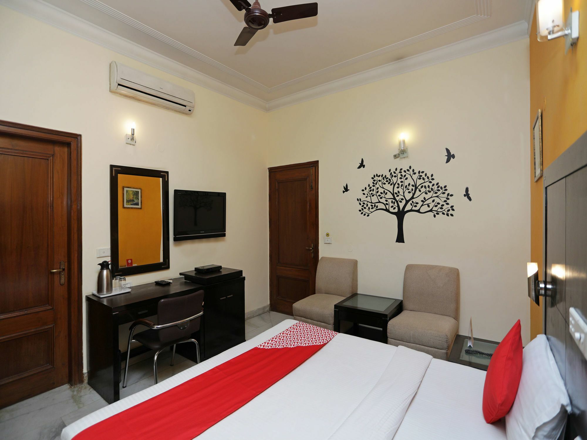 Capital O 12075 Hotel Regalia Retreat New Delhi Extérieur photo