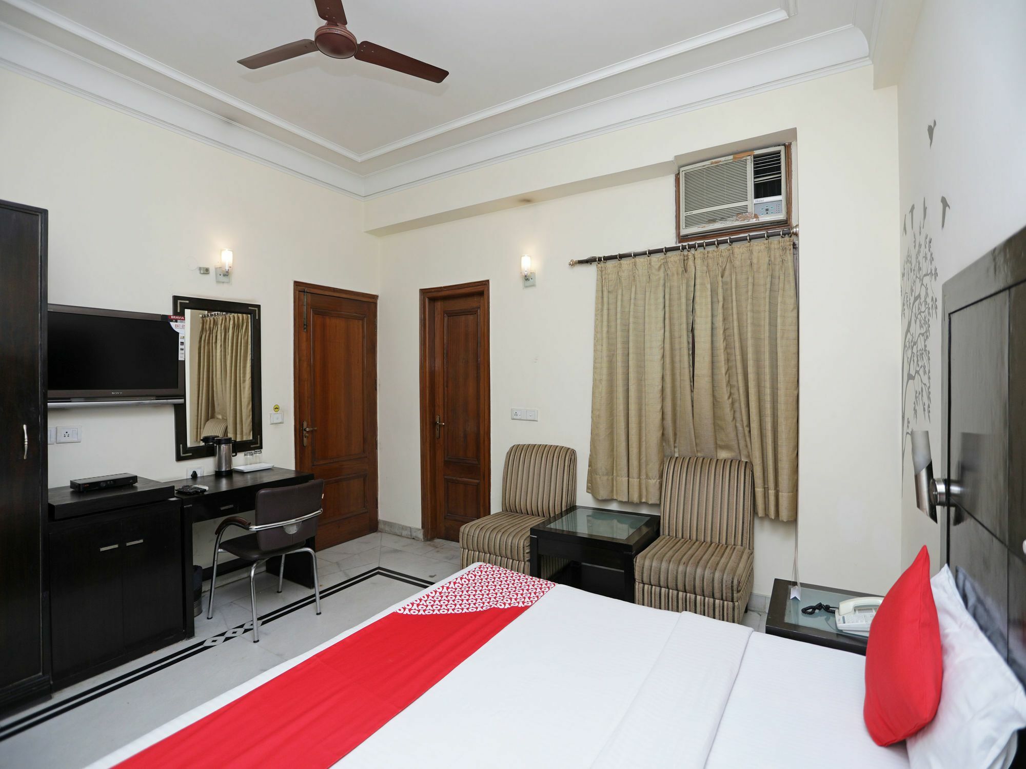 Capital O 12075 Hotel Regalia Retreat New Delhi Extérieur photo