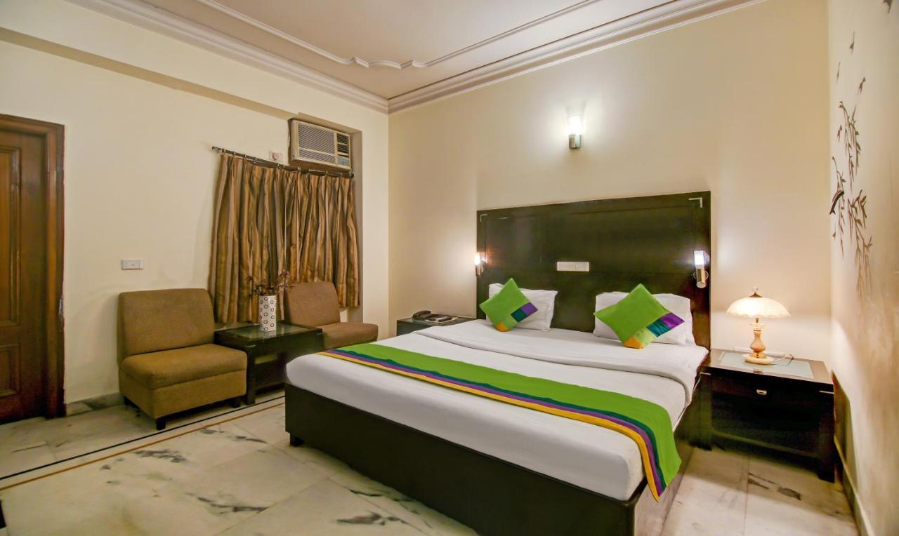 Capital O 12075 Hotel Regalia Retreat New Delhi Extérieur photo