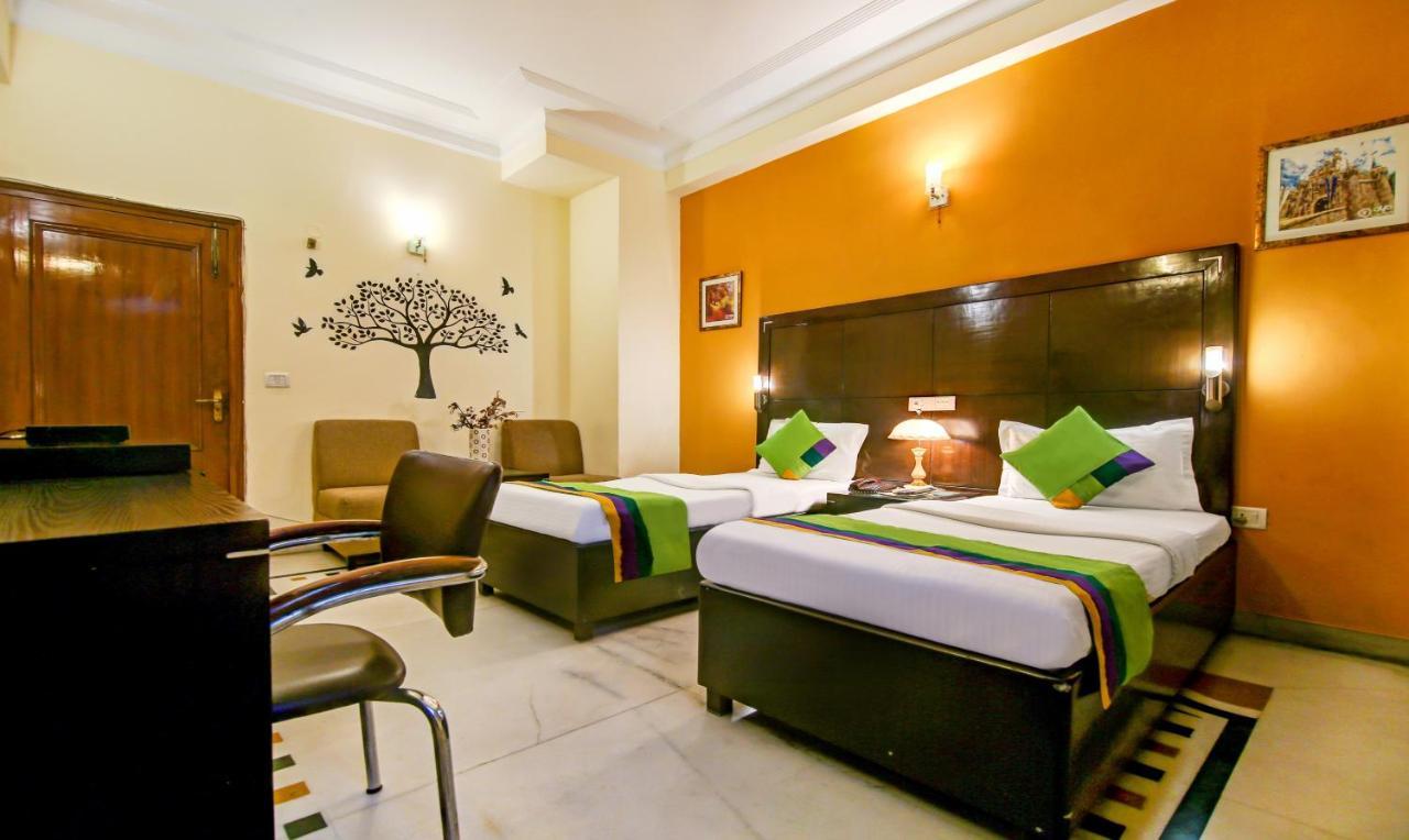 Capital O 12075 Hotel Regalia Retreat New Delhi Extérieur photo