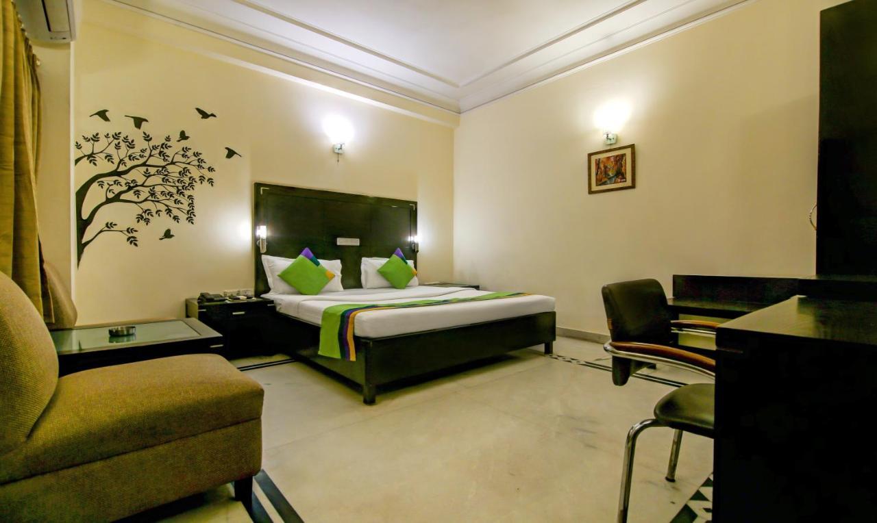 Capital O 12075 Hotel Regalia Retreat New Delhi Extérieur photo