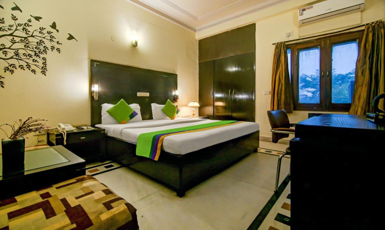 Capital O 12075 Hotel Regalia Retreat New Delhi Extérieur photo