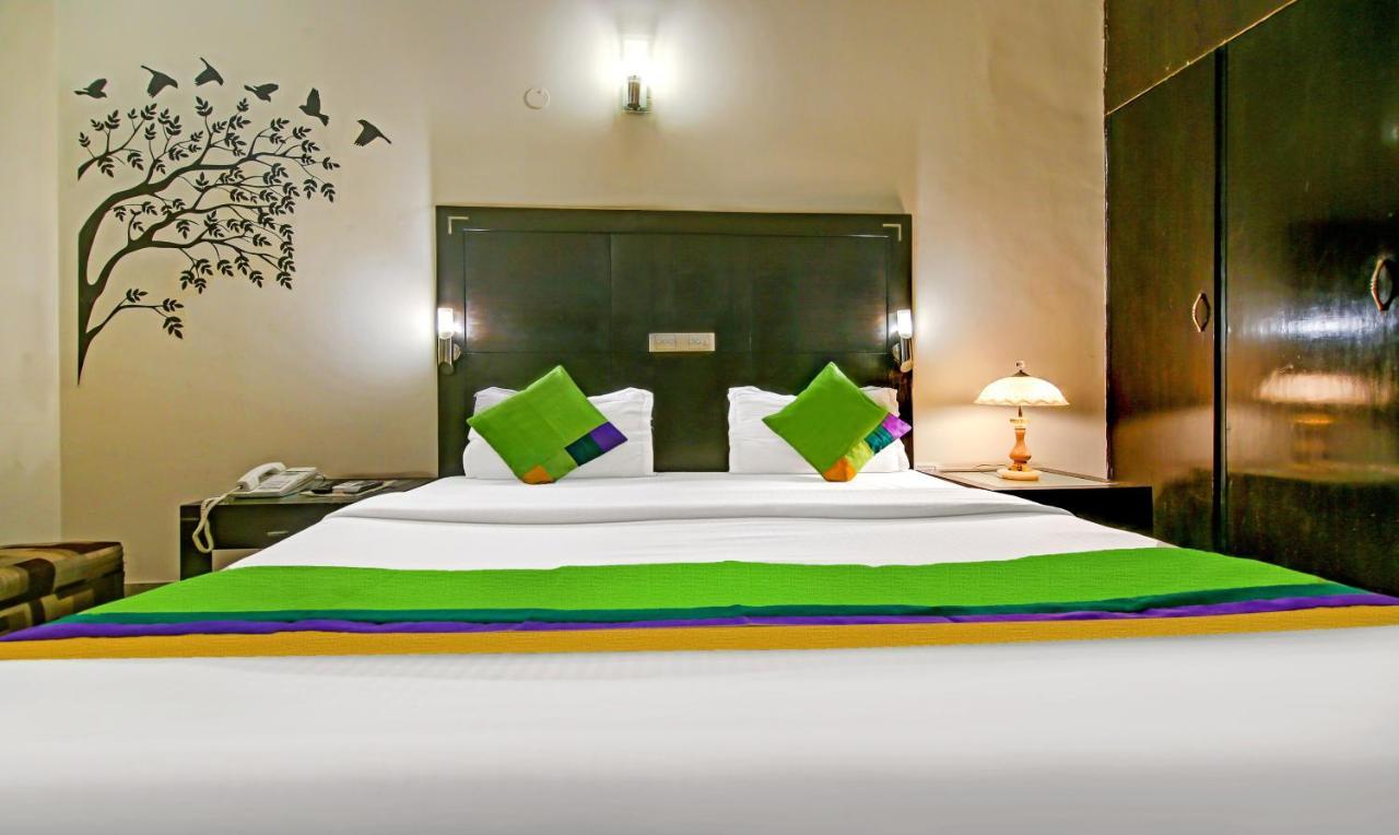 Capital O 12075 Hotel Regalia Retreat New Delhi Extérieur photo