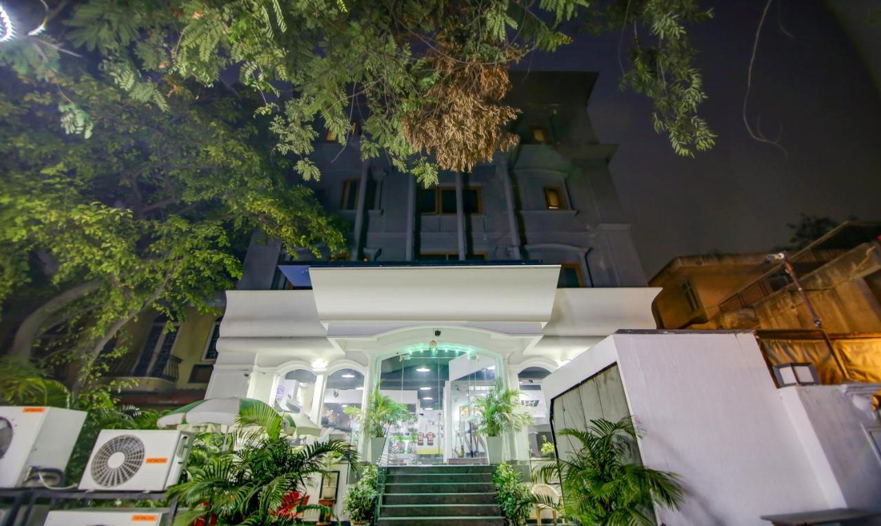 Capital O 12075 Hotel Regalia Retreat New Delhi Extérieur photo