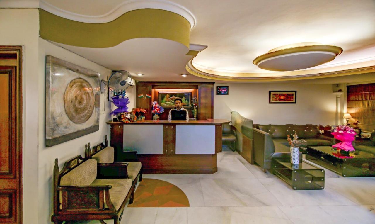 Capital O 12075 Hotel Regalia Retreat New Delhi Extérieur photo